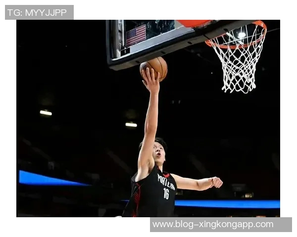 费尔斯表现抢眼15投9中斩获21分5篮板6助攻3抢断尽管有6次失误 费尔斯表现抢眼15投9中斩获21分5篮板6助攻3抢断尽管有6次失误