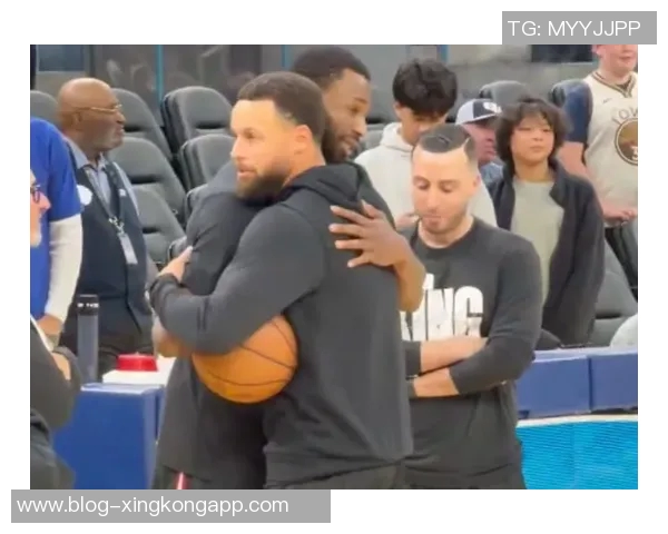 末节关键时刻三分球助力安德鲁维金斯贡献15分5篮板5助攻表现出色