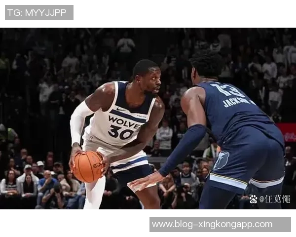 爱德华兹谈与兰德尔的默契配合新赛季展现更多精彩瞬间 爱德华兹谈与兰德尔的默契配合新赛季展现更多精彩瞬间