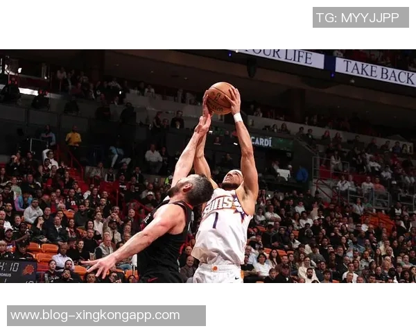 布克谈中投失误原因称被迫远投结果可接受 布克谈中投失误原因称被迫远投结果可接受